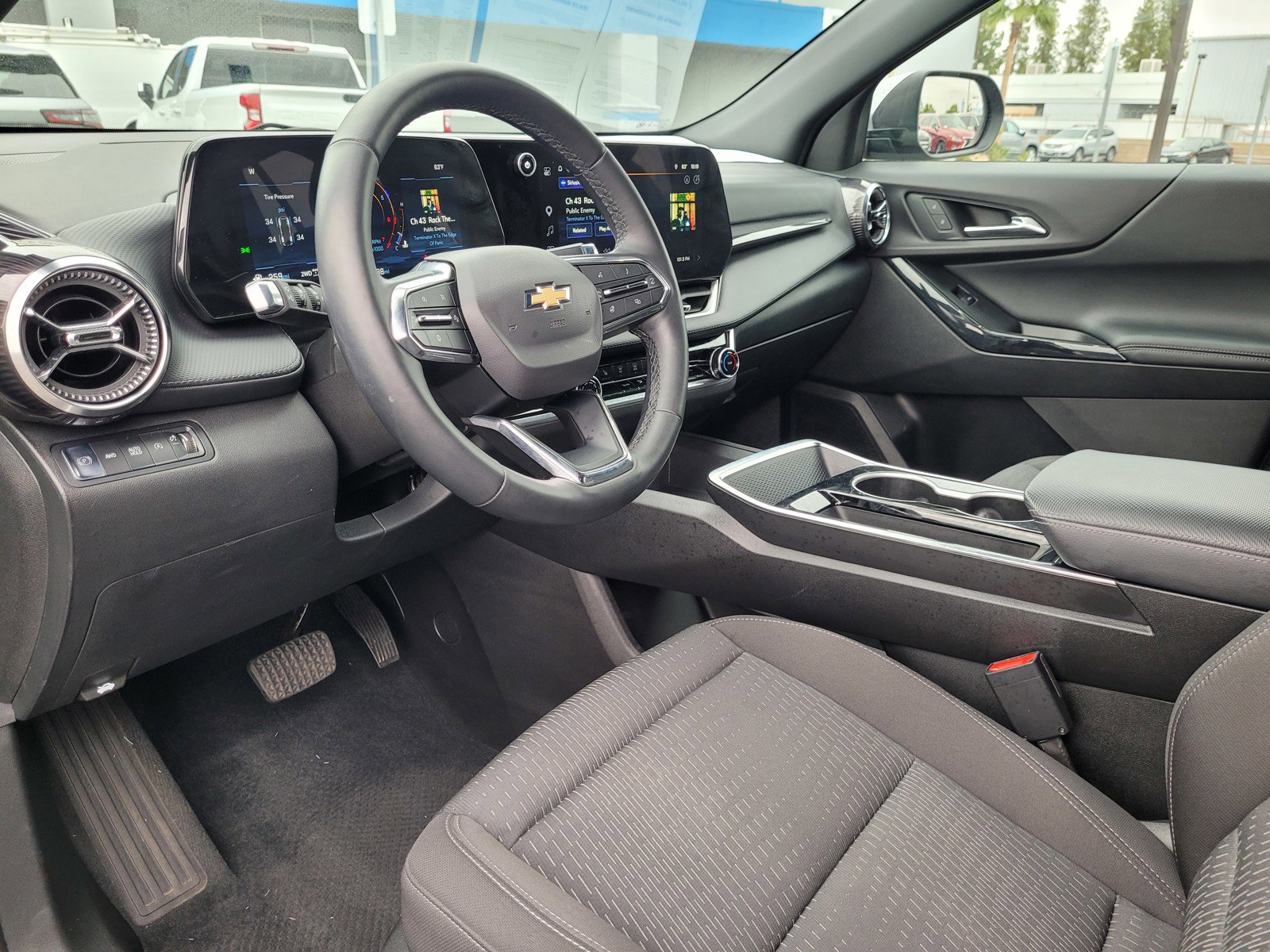 Used 2025 Chevrolet Equinox LT AWD/4WD image 9