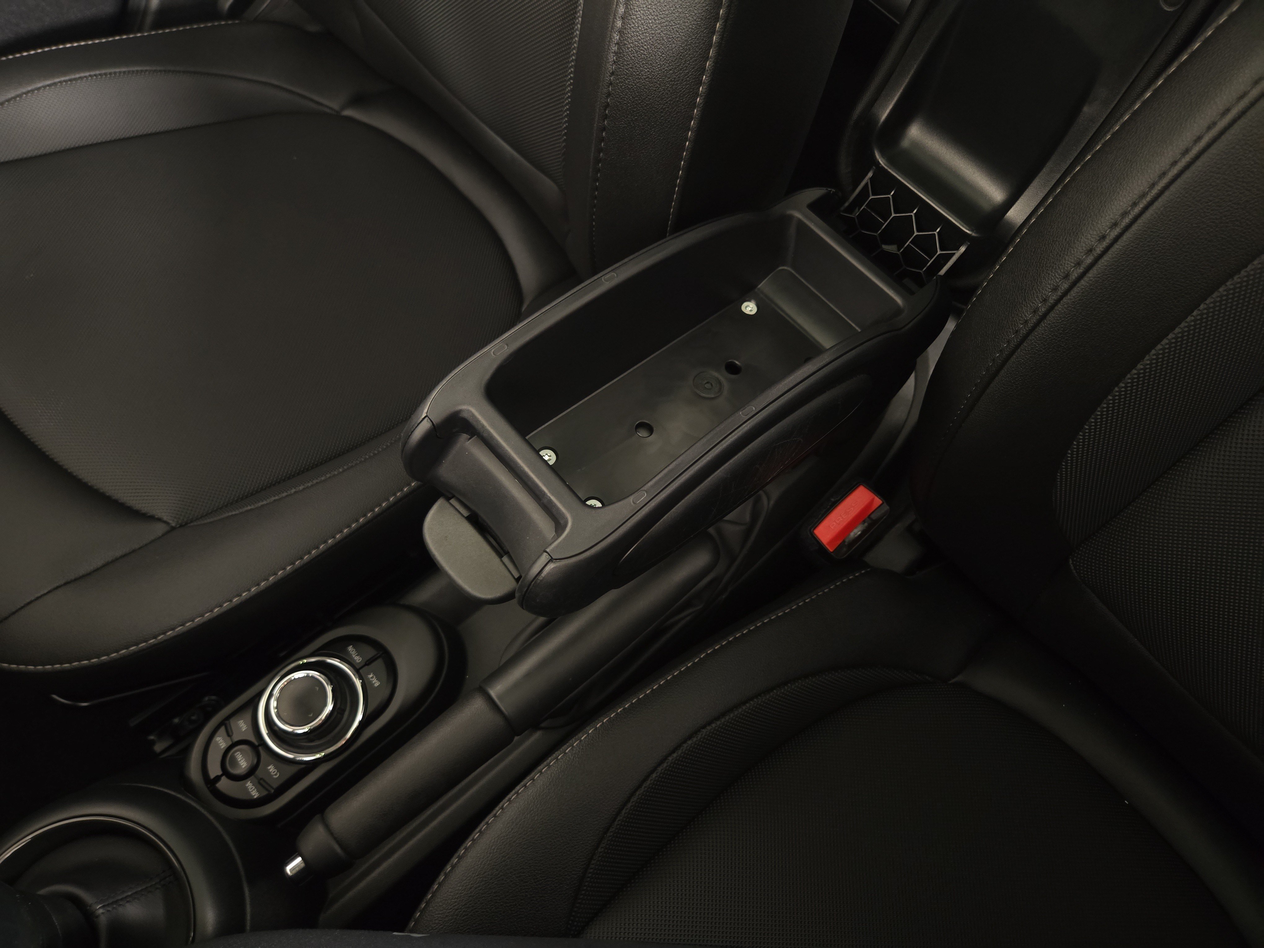 Used 2023 MINI Cooper 4-Door Hardtop FWD image 31