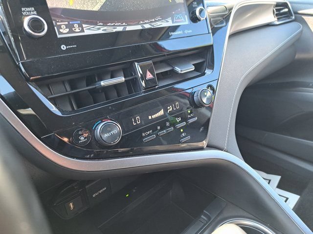 Used 2023 Toyota Camry XSE FWD image 18