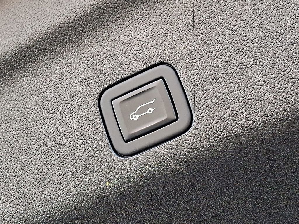 Used 2023 GMC Yukon SLT image 29