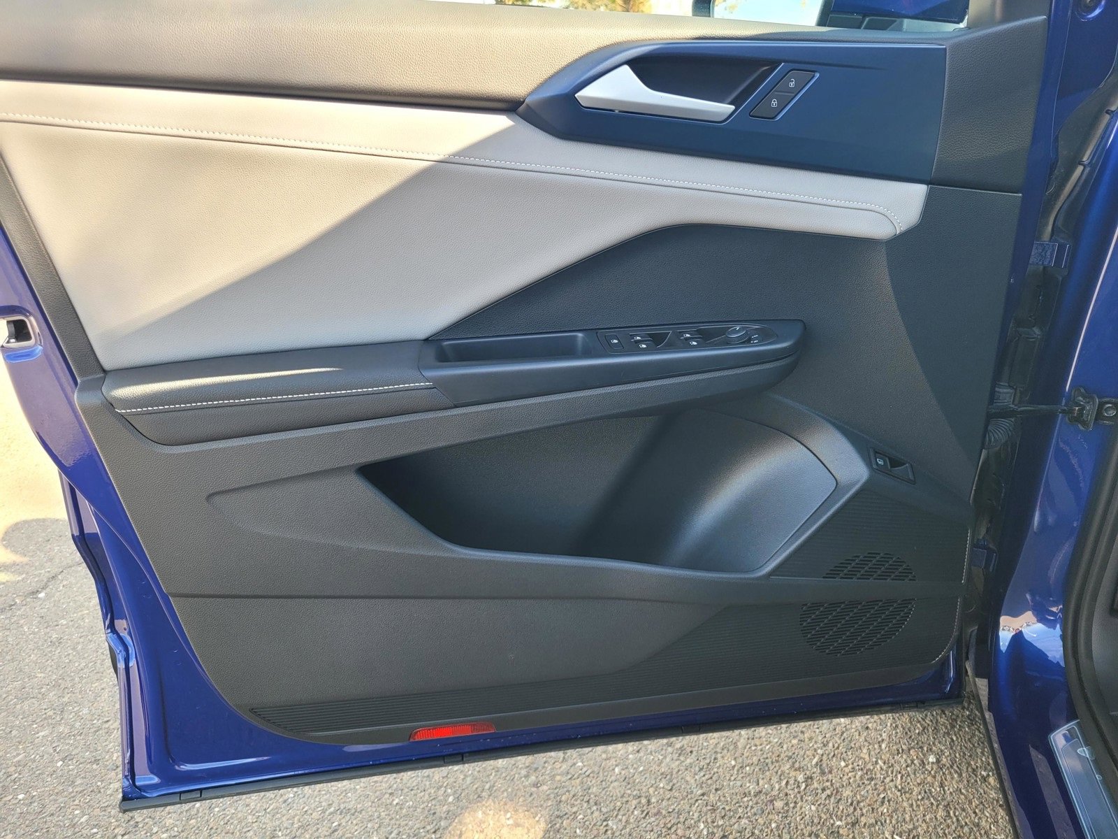 Used 2024 Volkswagen Taos SE w/ Panoramic Sunroof Package image 14