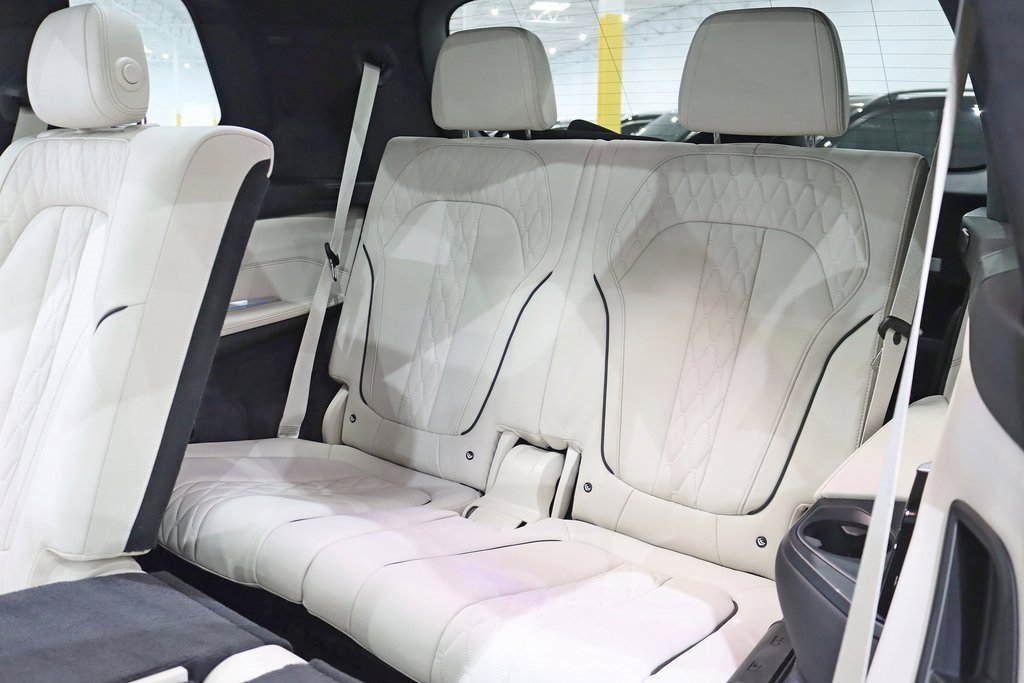 Used 2025 BMW X7 xDrive40i w/ M Sport Package image 36