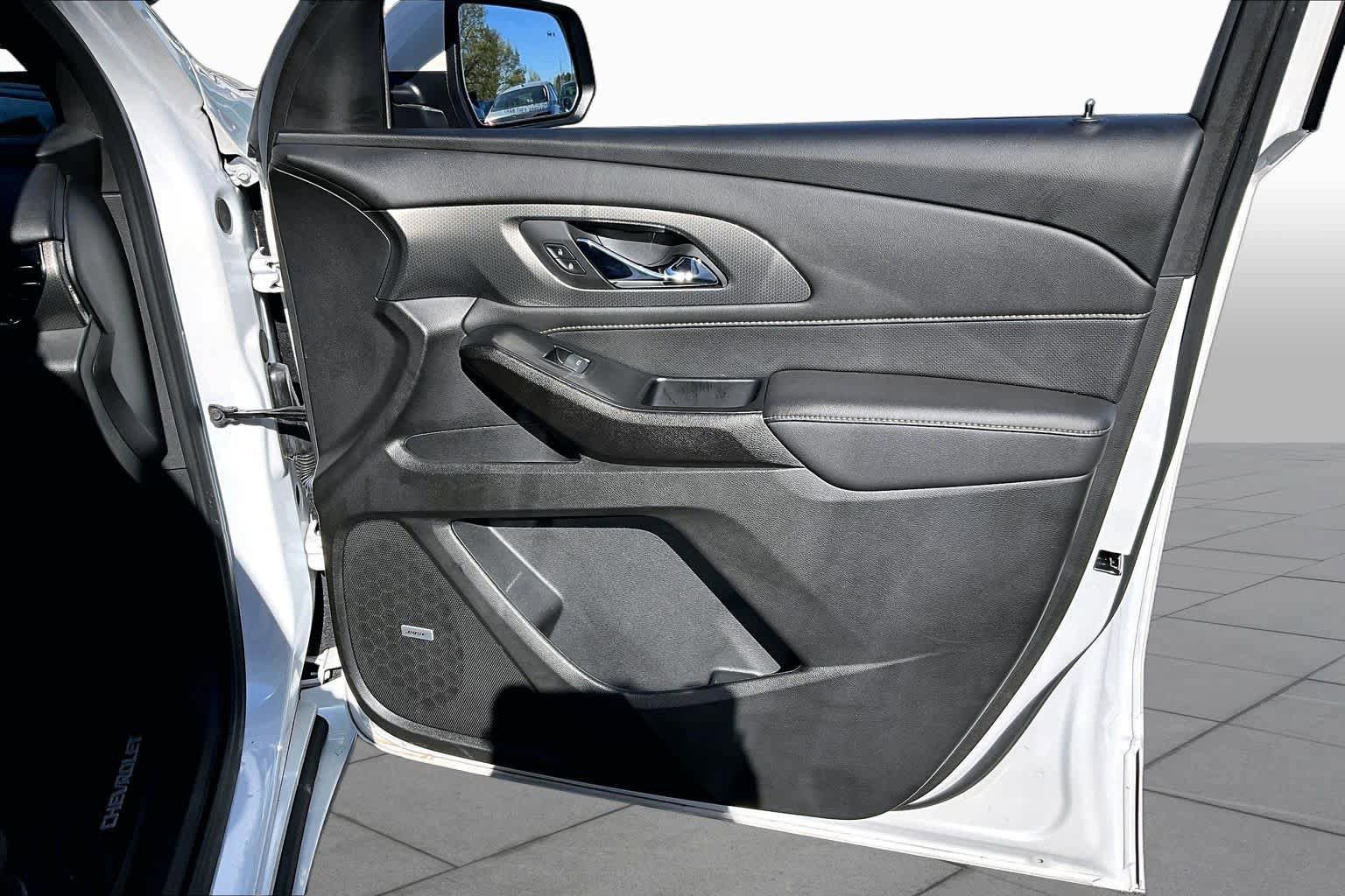 Used 2023 Chevrolet Traverse Premier AWD/4WD image 22