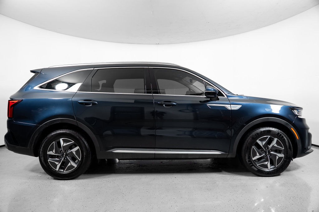 Used 2021 Kia Sorento S FWD image 3