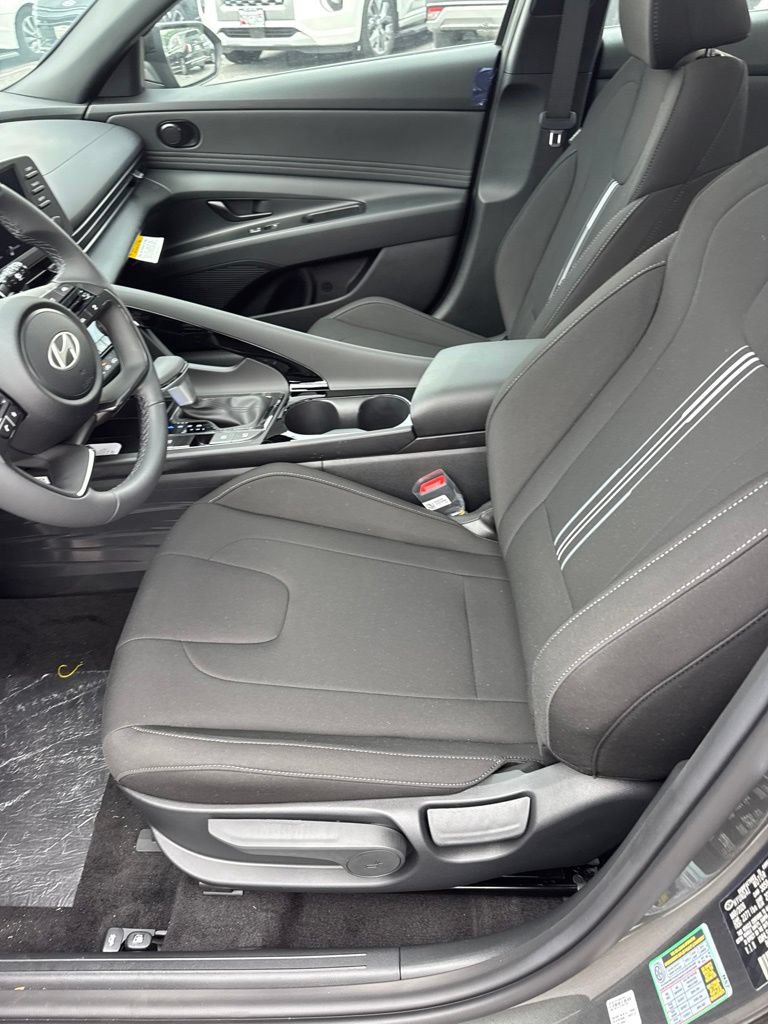 New 2026 Hyundai Elantra SEL Sport Premium FWD image 9