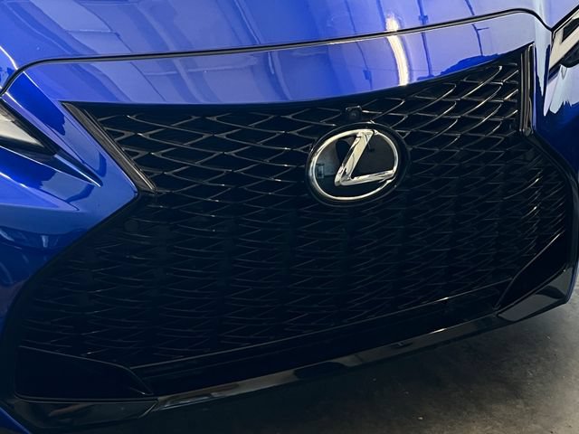 Used 2025 Lexus IS 500 RWD image 17