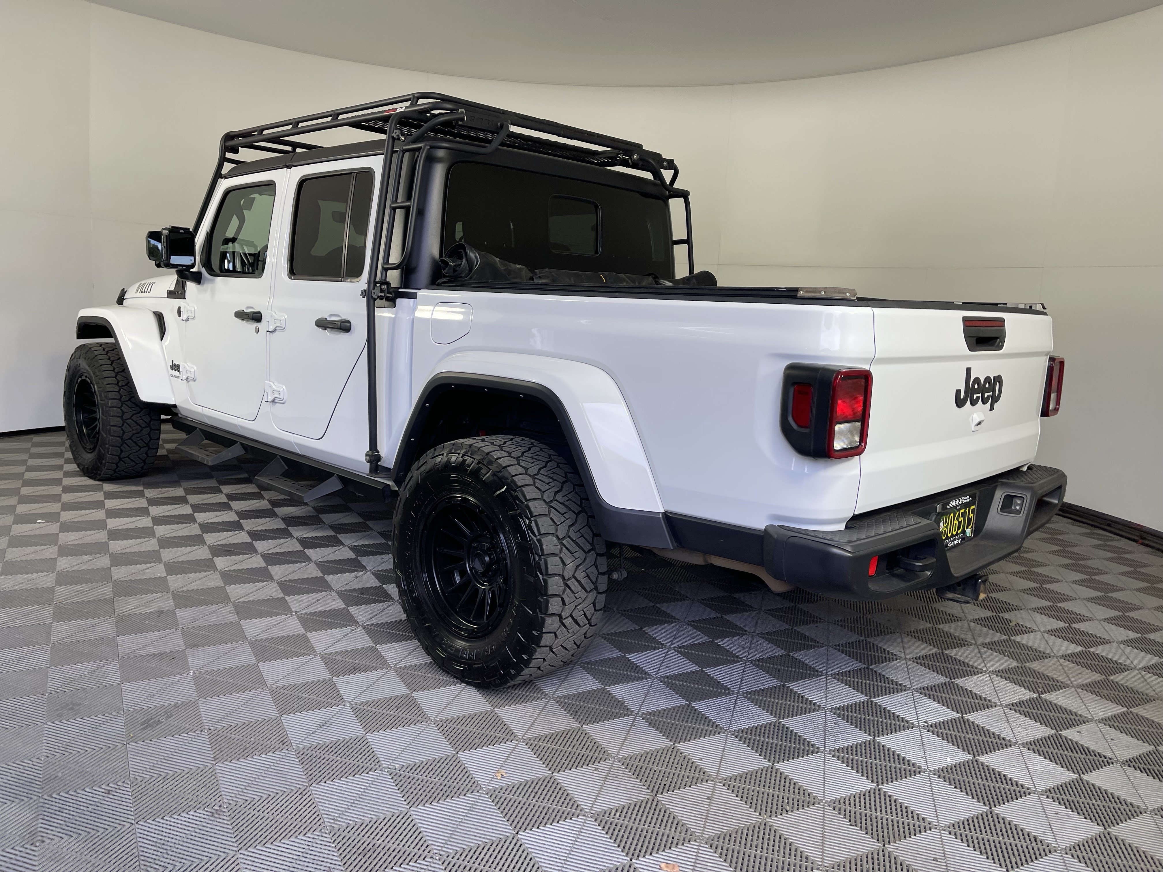Used 2022 Jeep Gladiator Sport AWD/4WD image 3