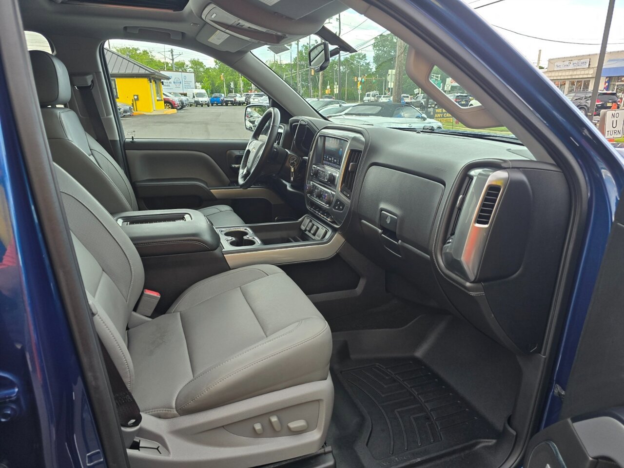 Used 2017 Chevrolet Silverado 1500 LTZ Z71 w/ LTZ Plus Package AWD/4WD image 19
