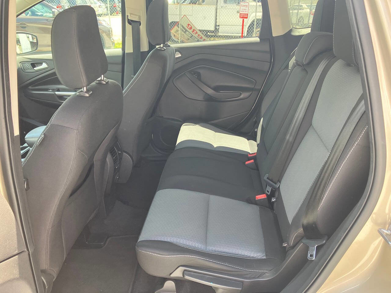 Used 2018 Ford Escape SE image 18