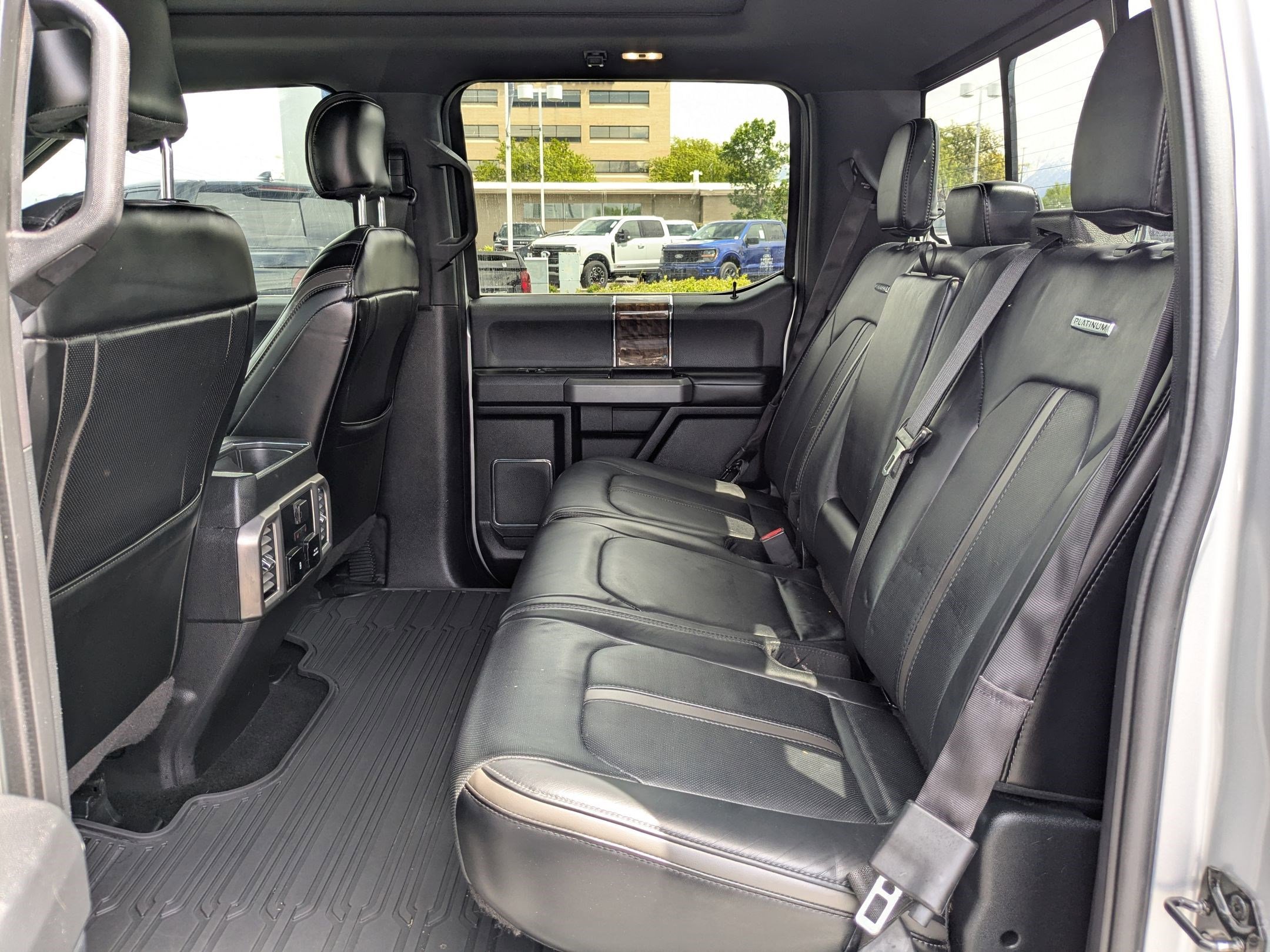 Used 2017 Ford F150 Platinum w/ Equipment Group 701A Luxury AWD/4WD image 30