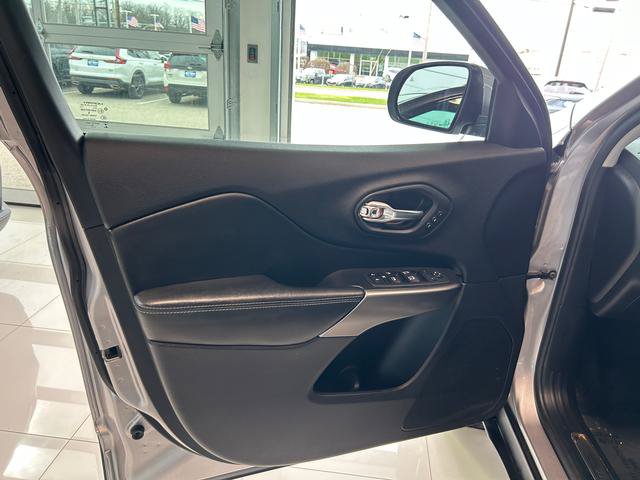 Used 2020 Jeep Cherokee Limited AWD/4WD image 14