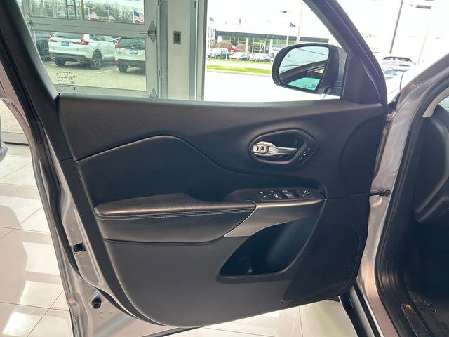 Used 2020 Jeep Cherokee Limited AWD/4WD image 14