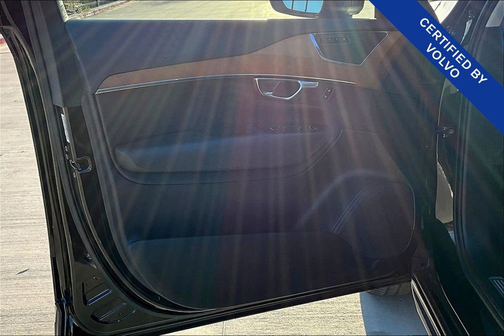 Used 2023 Volvo XC90 B5 Plus image 24