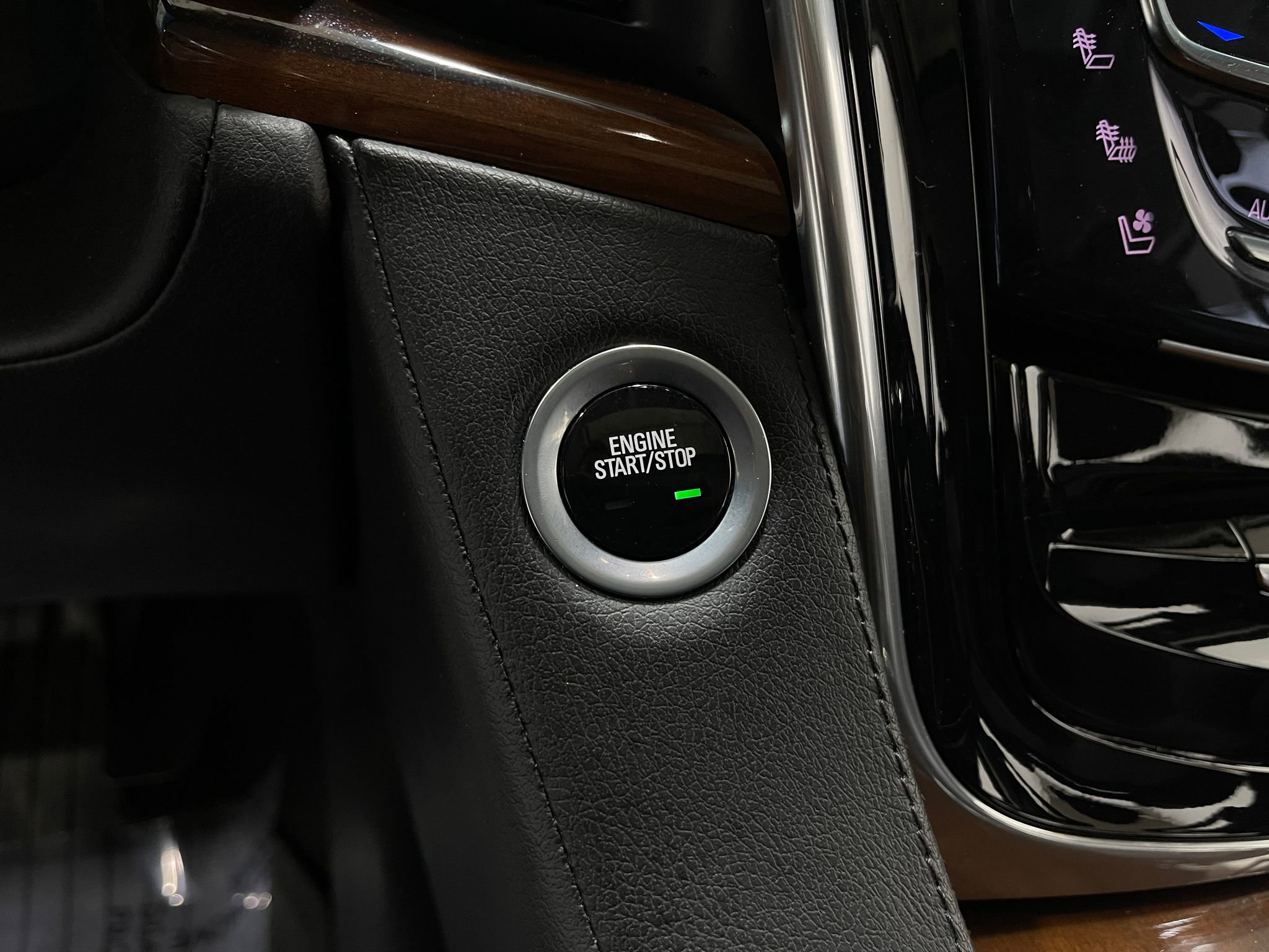 Used 2018 Cadillac Escalade Luxury w/ LPO, Radiant Package image 16