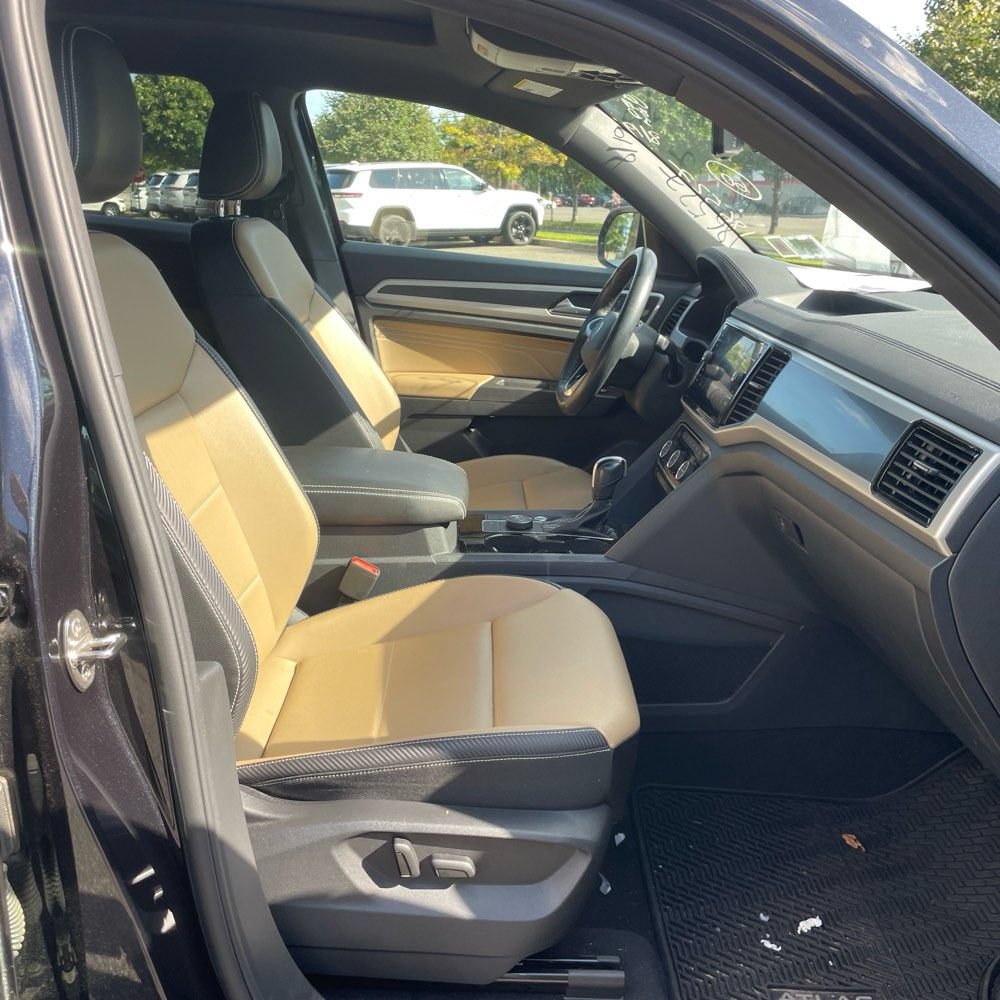 Used 2022 Volkswagen Atlas Cross Sport SEL R-Line AWD/4WD image 12