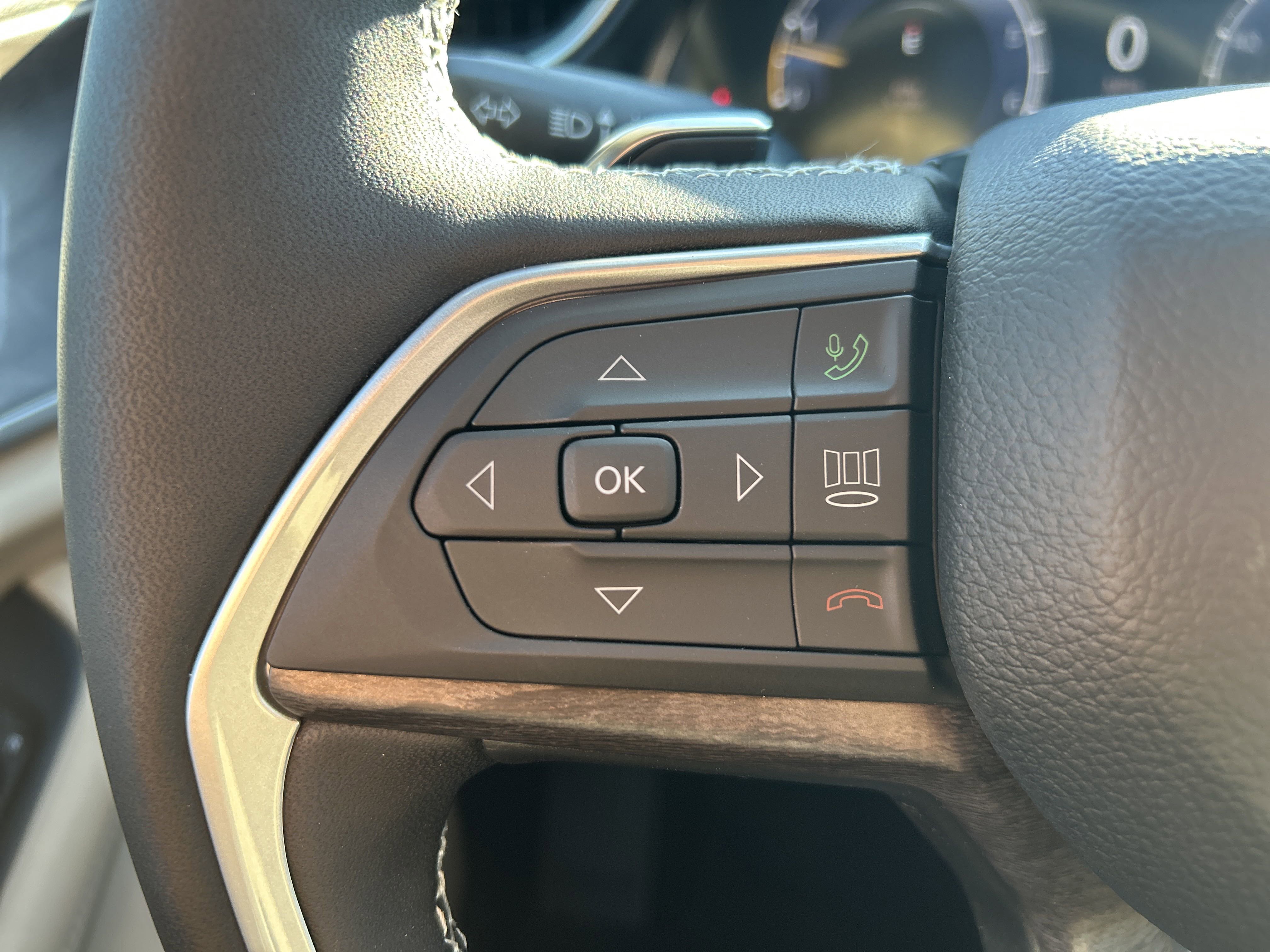 New 2025 Jeep Grand Cherokee Limited w/ Luxury Tech Group II image 38