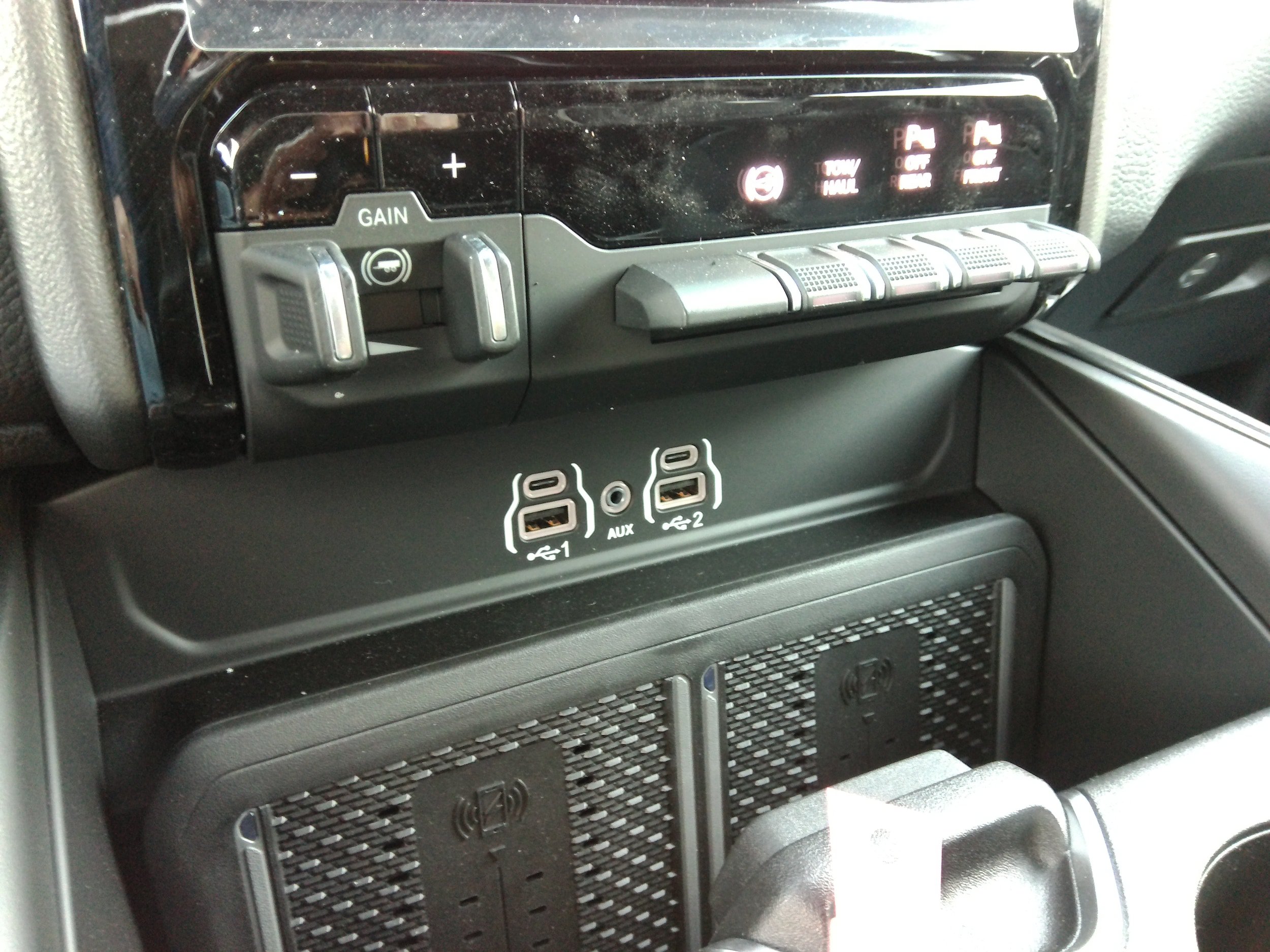 New 2026 RAM 3500 Laramie AWD/4WD image 12