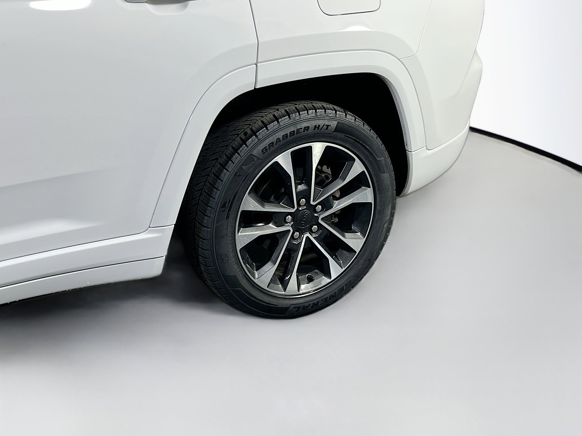 Used 2022 Jeep Grand Cherokee Overland w/ Luxury Tech Group IV AWD/4WD image 31
