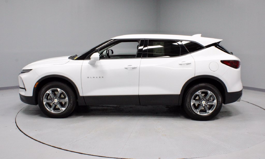 Used 2025 Chevrolet Blazer LT FWD image 7