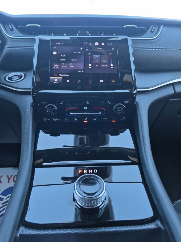 Used 2025 Jeep Grand Cherokee Altitude image 38