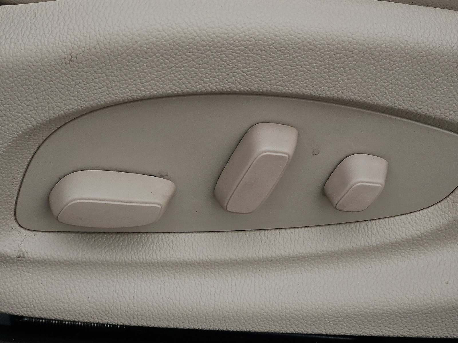 Used 2014 Buick LaCrosse Premium w/ Driver Confidence Package image 26