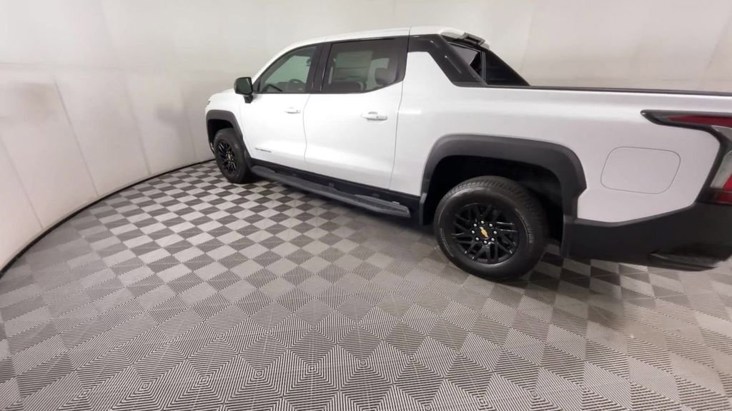 New 2025 Chevrolet Silverado EV LT image 9