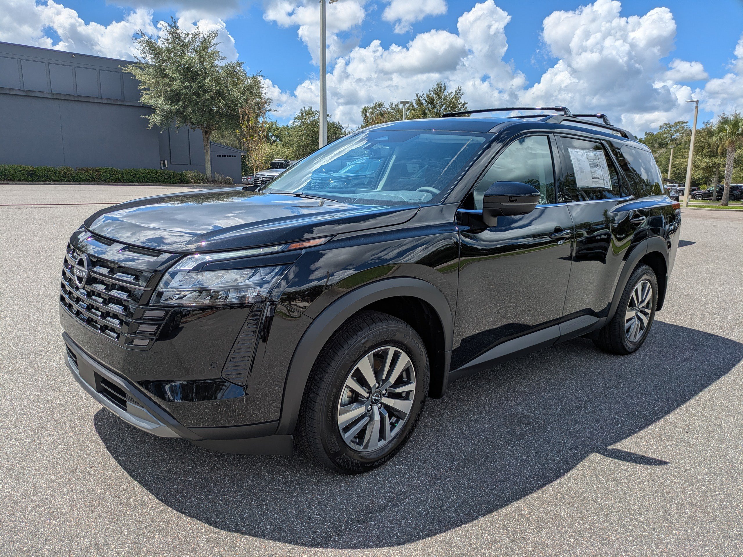 New 2026 Nissan Pathfinder SL FWD image 8