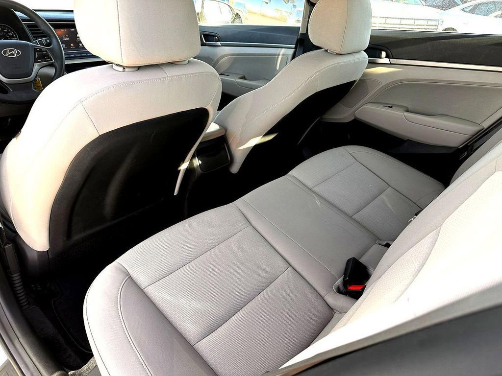 Used 2017 Hyundai Elantra SE image 19