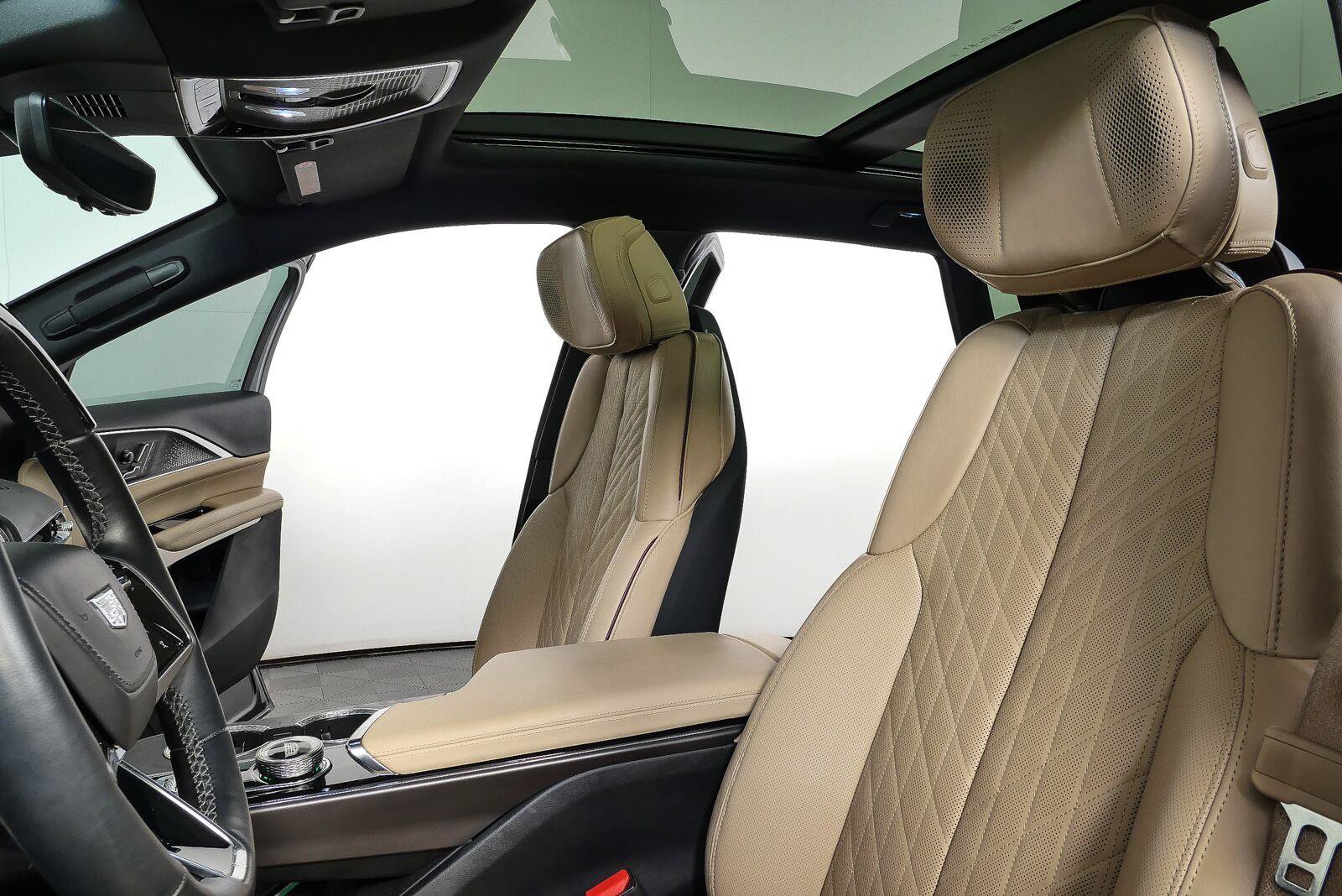Used 2024 Cadillac Lyriq Luxury w/ Nappa Leather Package AWD/4WD image 5