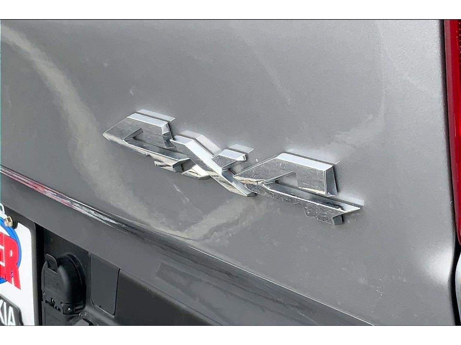 Used 2024 RAM 1500 Laramie AWD/4WD image 8
