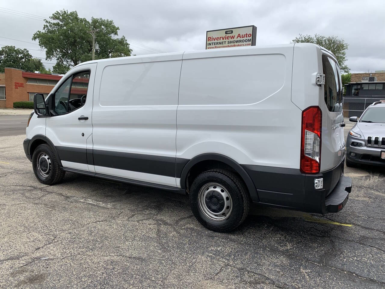 Used 2016 Ford Transit 150 130 Low Roof RWD image 8