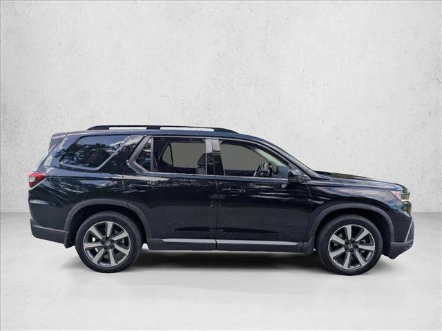 Used 2025 Honda Pilot Touring image 2