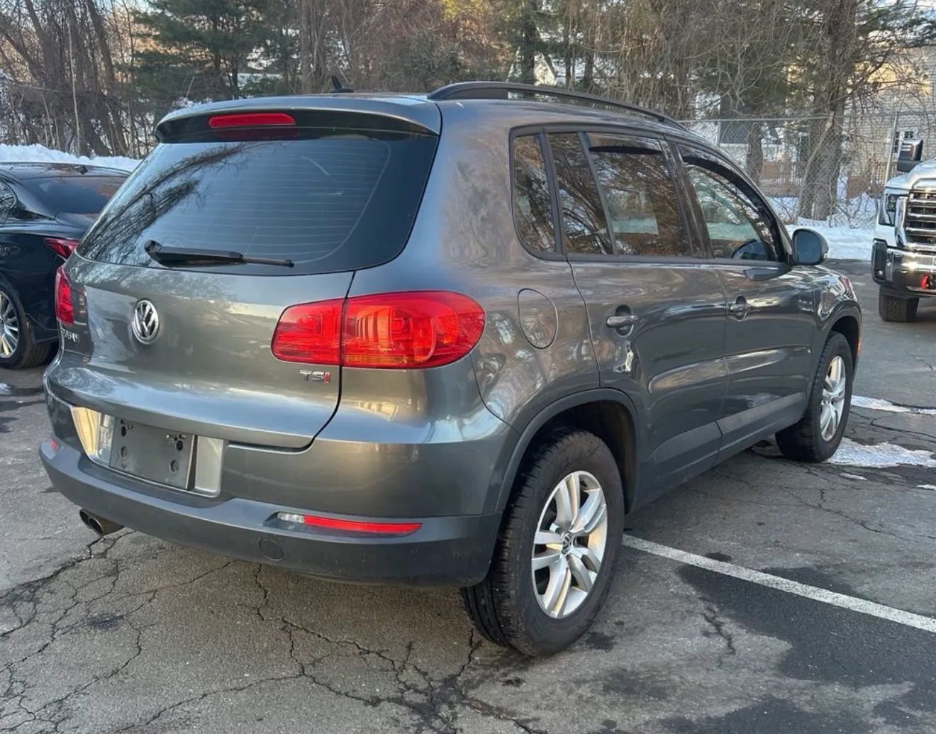 Used 2016 Volkswagen Tiguan S image 3