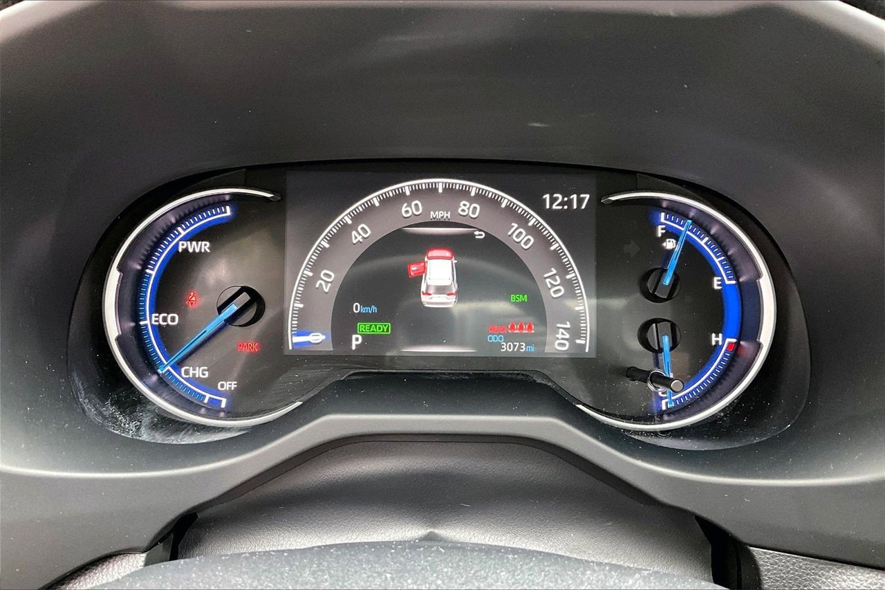 Used 2025 Toyota RAV4 XLE image 12