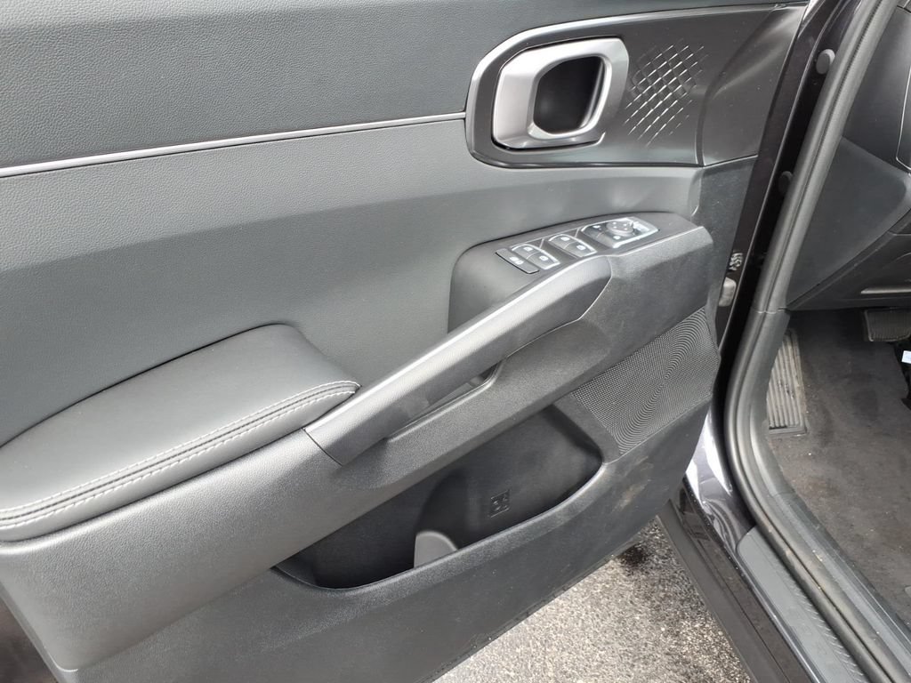 Certified 2026 Kia Sorento LX FWD image 16