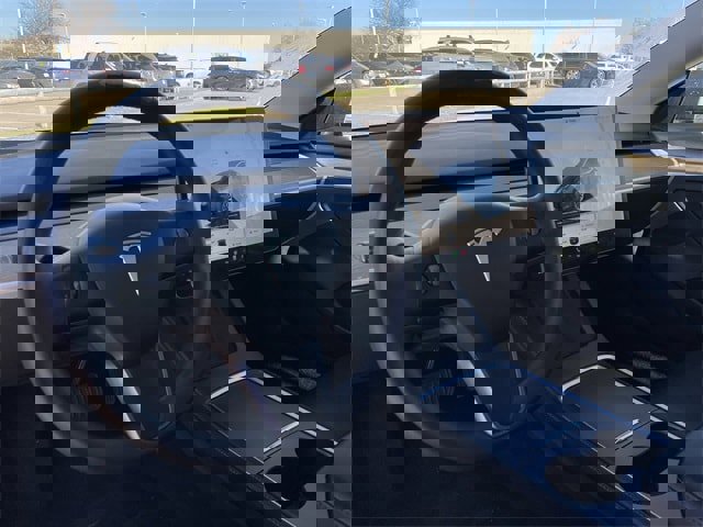 Used 2022 Tesla Model 3 Standard Range image 9