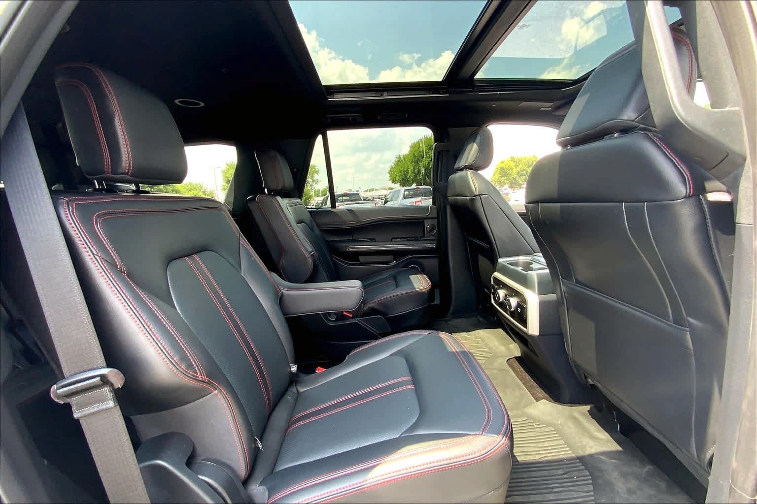 Used 2022 Ford Expedition Limited RWD image 18
