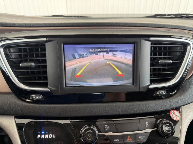 Used 2023 Chrysler Voyager LX FWD image 5