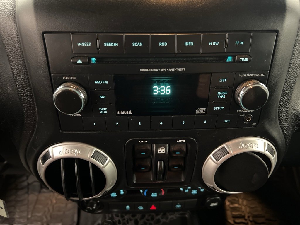 Used 2018 Jeep Wrangler Unlimited Sahara image 9