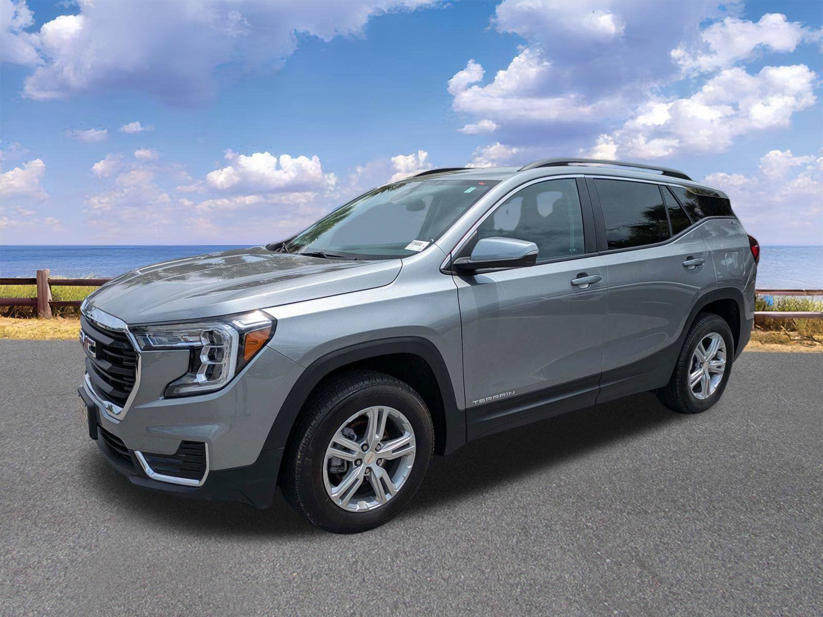 Used 2024 GMC Terrain SLE w/ Driver Convenience Package AWD/4WD image 4