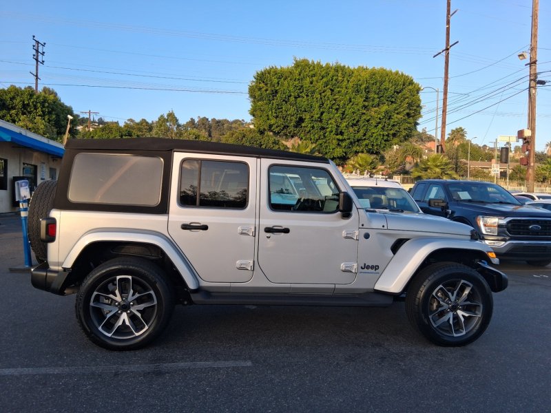 Used 2024 Jeep Wrangler Unlimited AWD/4WD image 8
