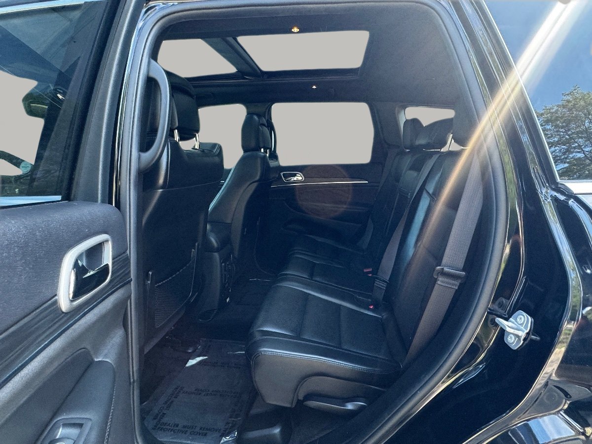 Used 2019 Jeep Grand Cherokee Limited w/ Luxury Group II AWD/4WD image 16