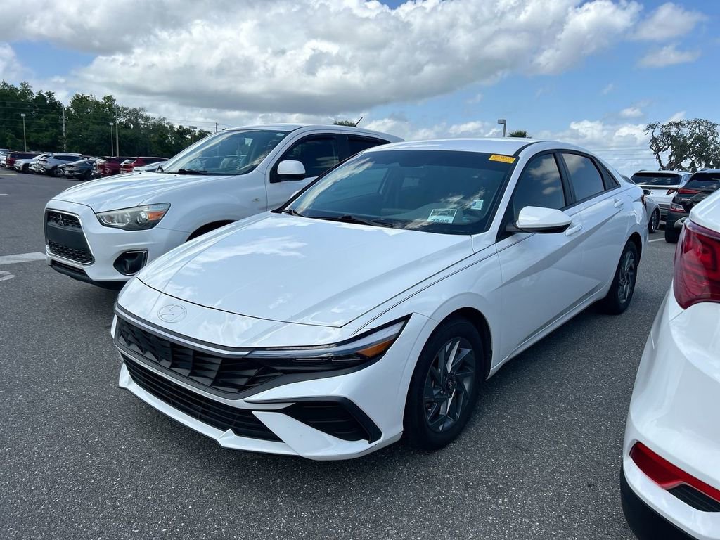 Certified 2024 Hyundai Elantra SEL FWD image 8
