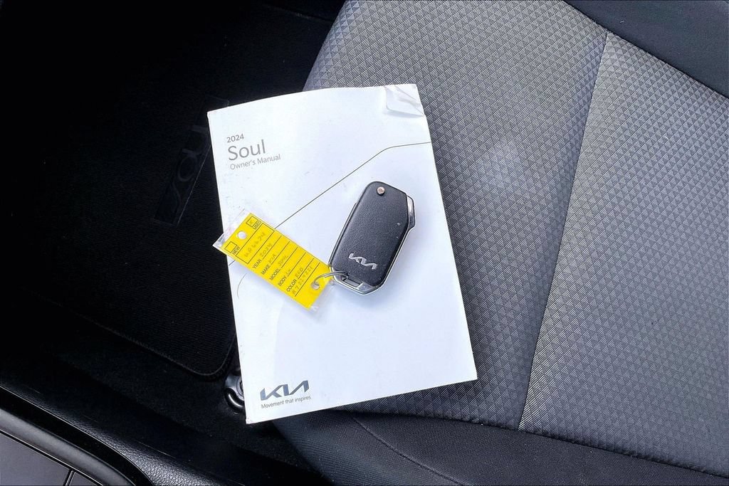 Used 2024 Kia Soul LX w/ Option Group 015 FWD image 10