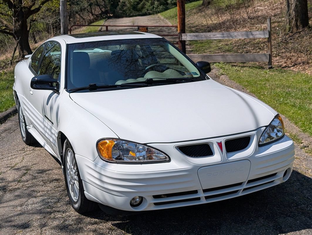 Used 2001 Pontiac Grand Am SE w/ Solid Value Appearance Pkg FWD image 3