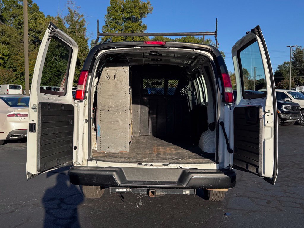 Used 2017 Chevrolet Express 2500 RWD image 28