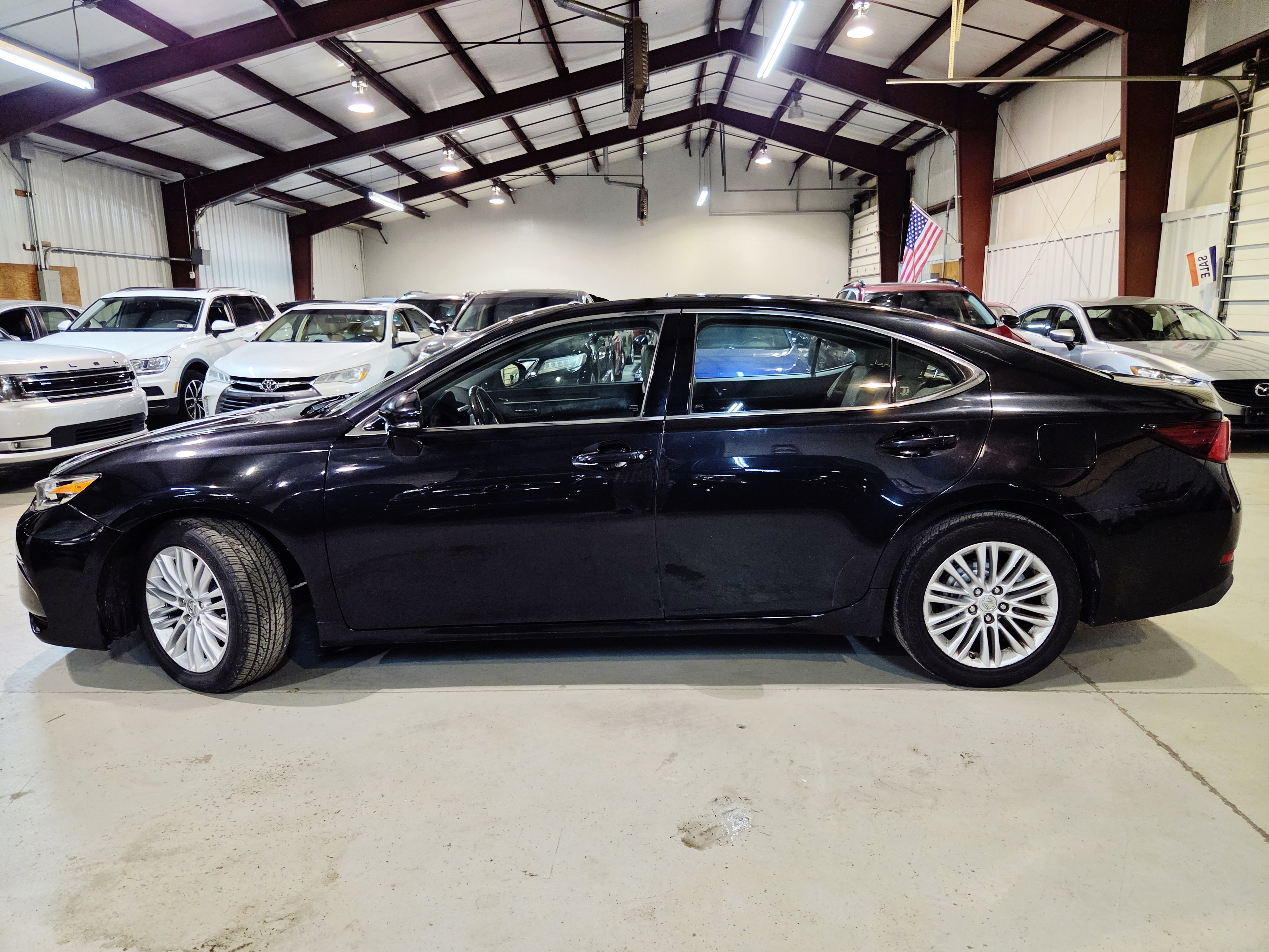 Used 2016 Lexus ES 350 w/ Premium Package w/Wood Trim FWD image 6