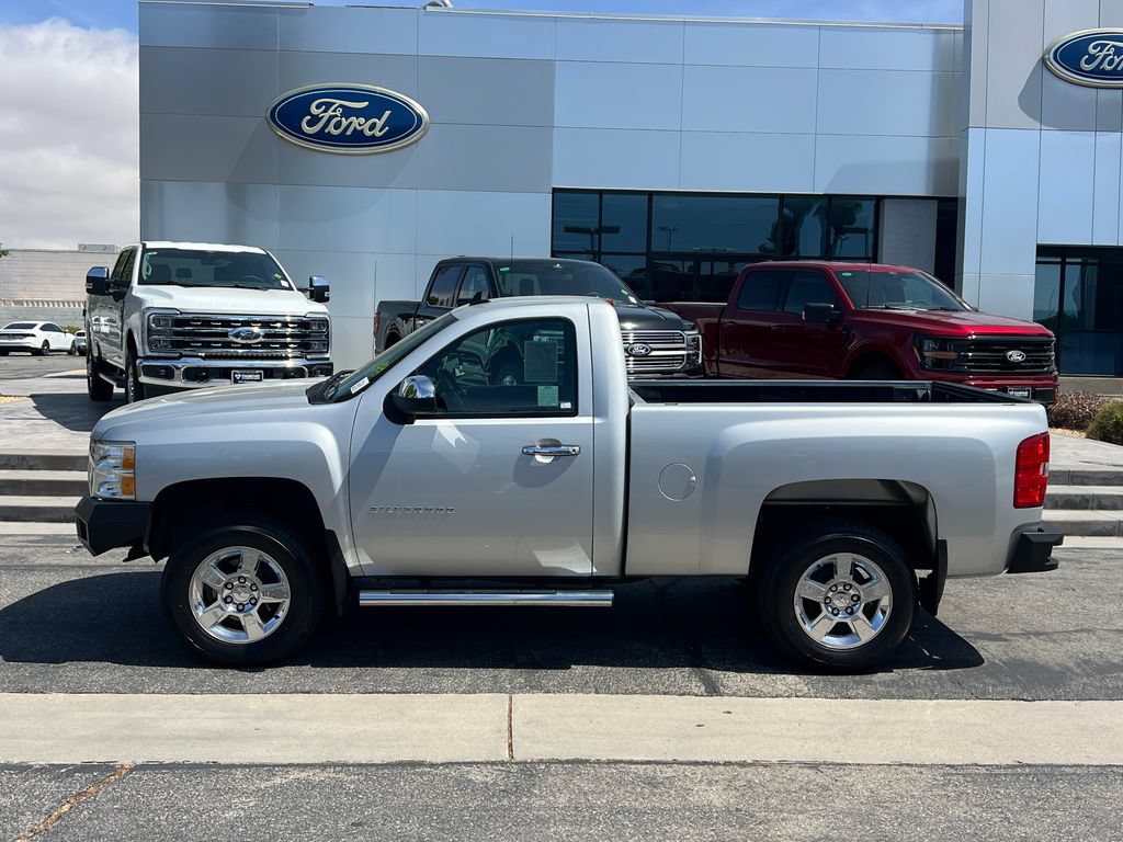 Used 2013 Chevrolet Silverado 1500 LT w/ Chrome Essentials Package RWD image 3