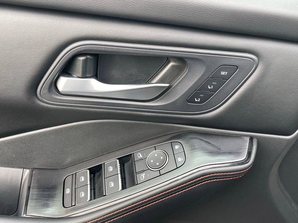 Used 2025 Nissan Rogue SV w/ Rock Creek Premium Package image 31