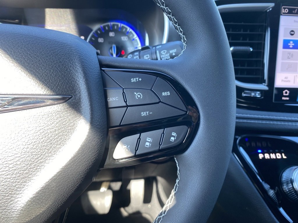 New 2026 Chrysler Pacifica Select w/ S Appearance Package image 23